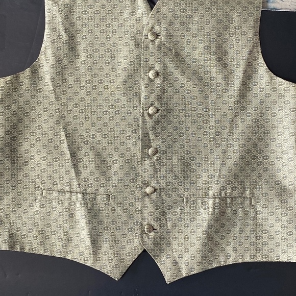 EUC Men's Formal Vest w Bow Tie 2 pc. - Picture 10 of 13